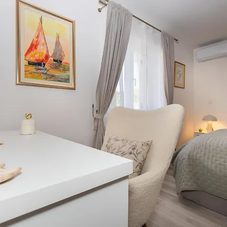 Апартаменти Luxury Sea View John With Pool & Jacuzzi *