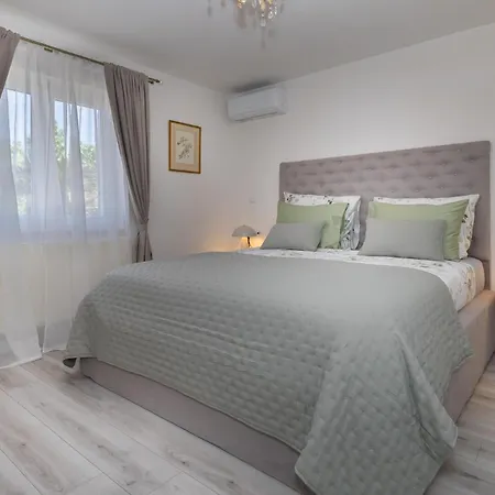 Luxury Sea View John With Pool & Jacuzzi Apartamento Sutivan