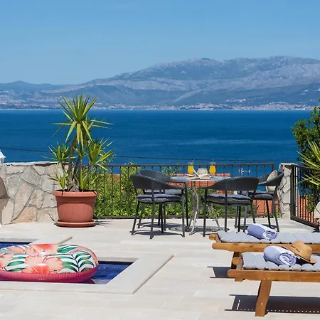 Апартаменти Luxury Sea View John With Pool & Jacuzzi Сутіван