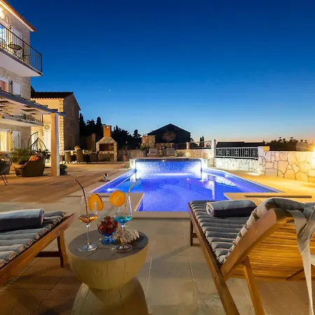 Luxury Sea View John With Pool & Jacuzzi Сутіван