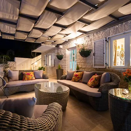 Апартаменти Luxury Sea View John With Pool & Jacuzzi
